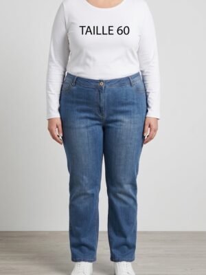 Jean bleu femme taille 60, coupe droite classique et une teinte bleue facile à associer