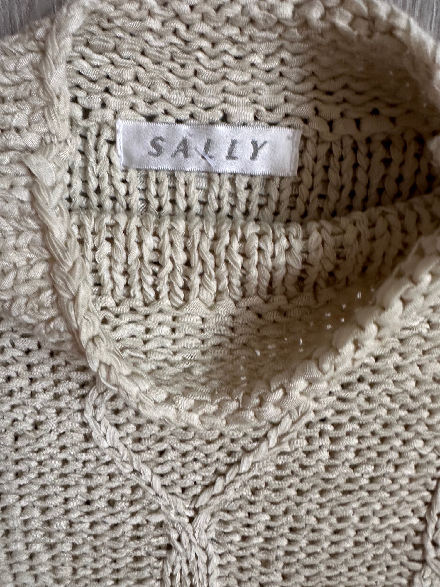 Pull sans manche beige écru Sally torsadé – Image 3
