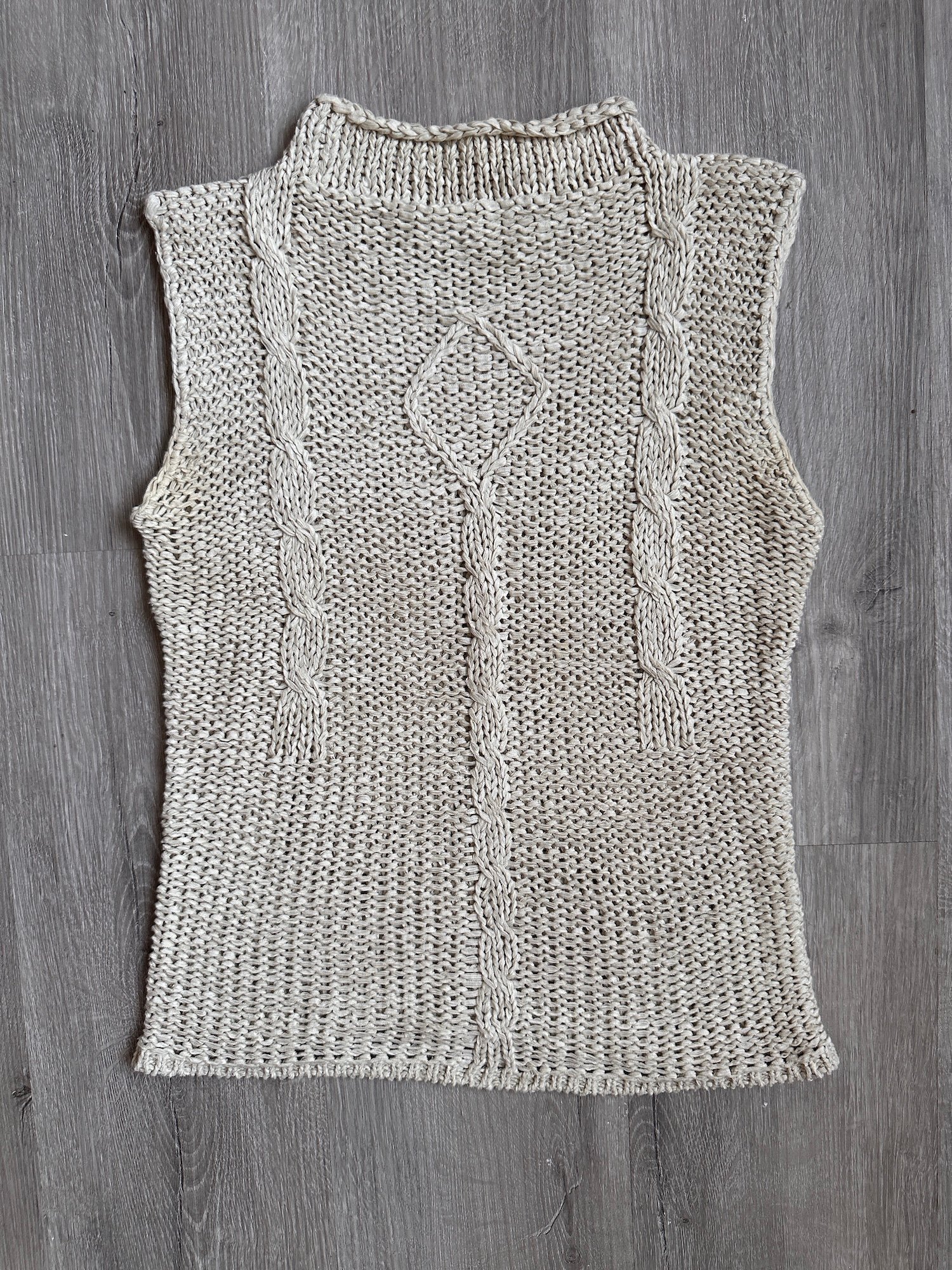 Pull sans manche beige écru Sally torsadé – Image 2