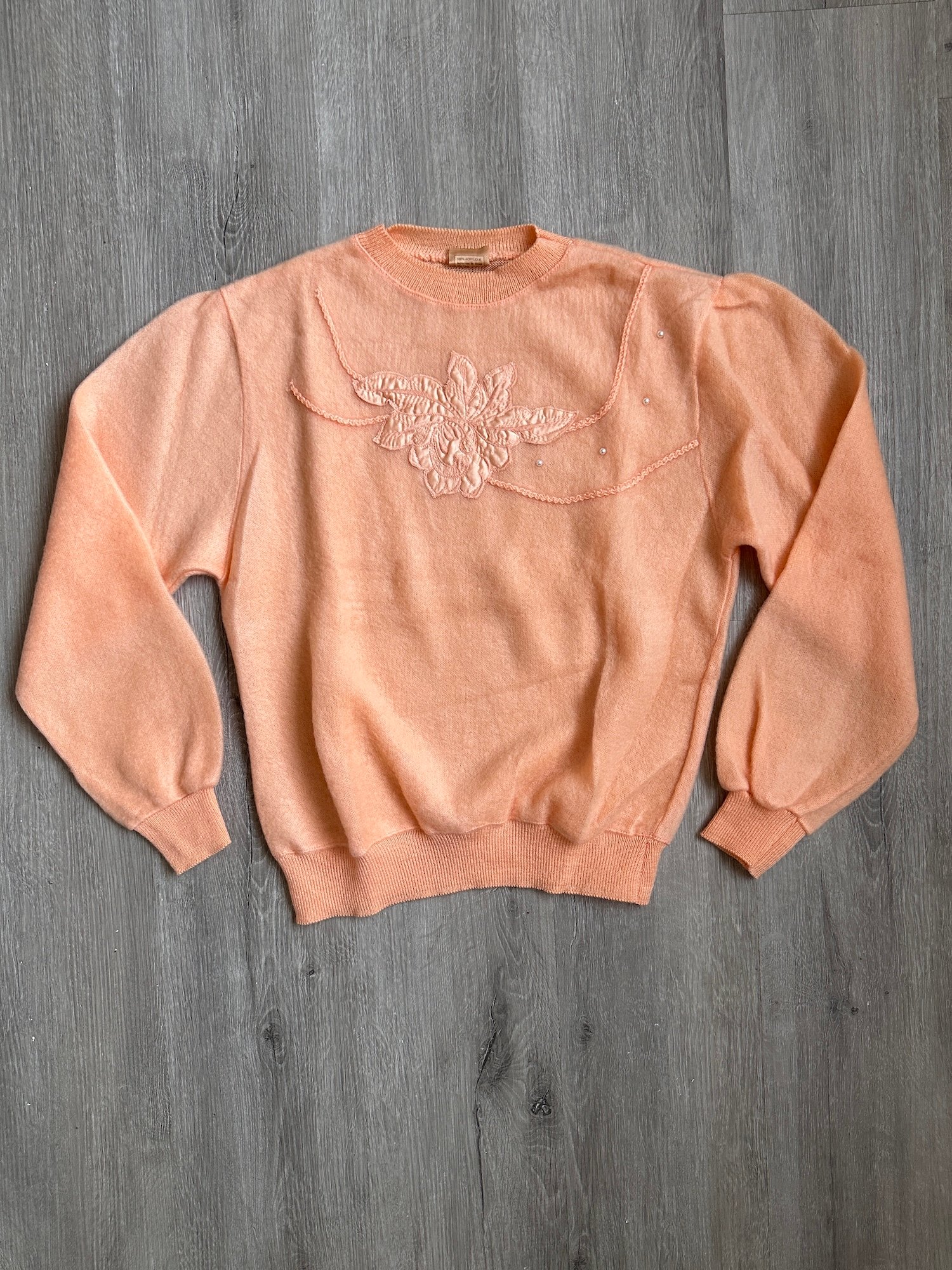 Pull vintage orange pêche brodé fleurs Edith Larson – Image 2