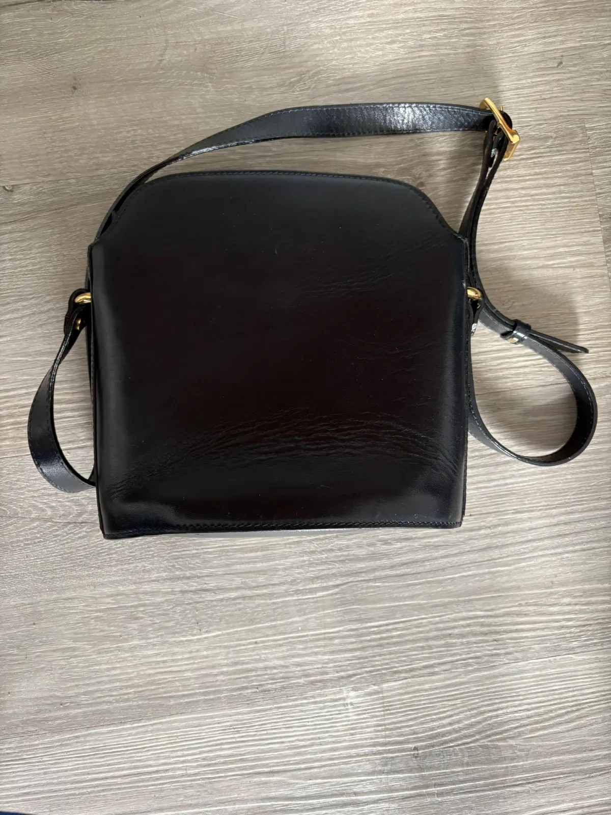 besace cuir bally noir etiquette