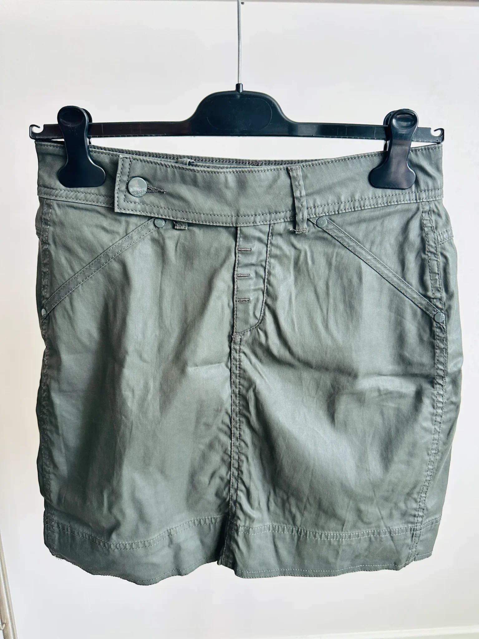 jupe courte kaki esprit cargo miss captain lyocell stretch vert face