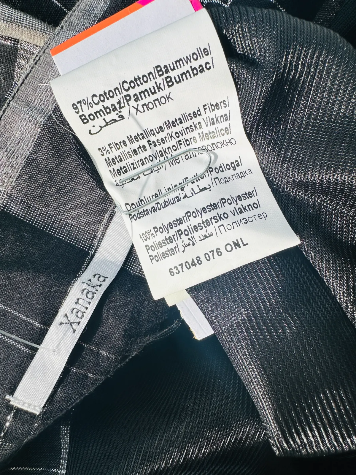 jupe evasee tartan noir et gris bordee de tulle xanaka esprit y2k etiquette