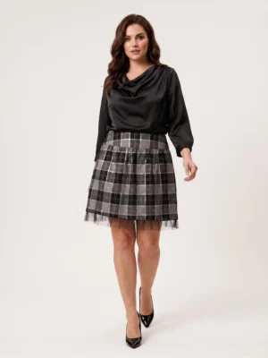 jupe evasee tartan noir et gris bordee de tulle xanaka esprit y2k porte