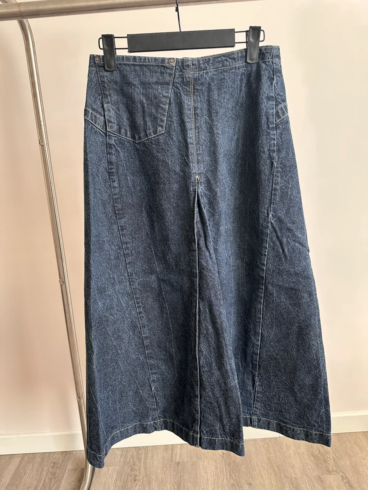 jupe longue en denim a panneaux et surpiqures ober coupe evasee vintage bleu ober jeans face