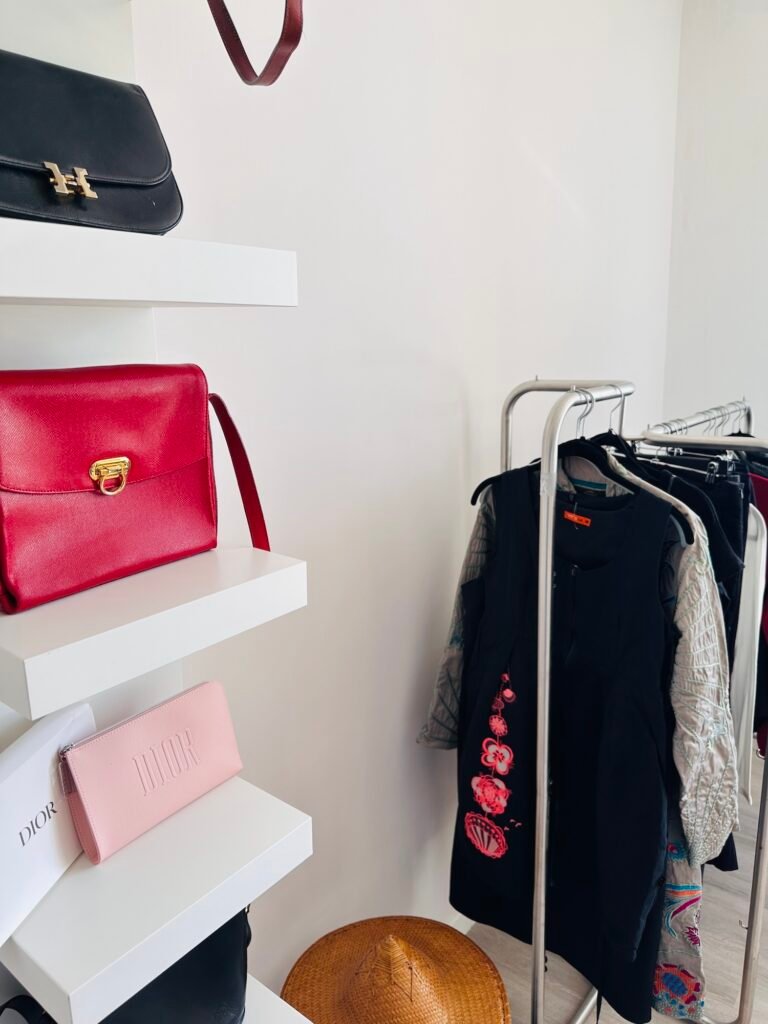 vetements et accessoires d'occasions. Oumi friperie