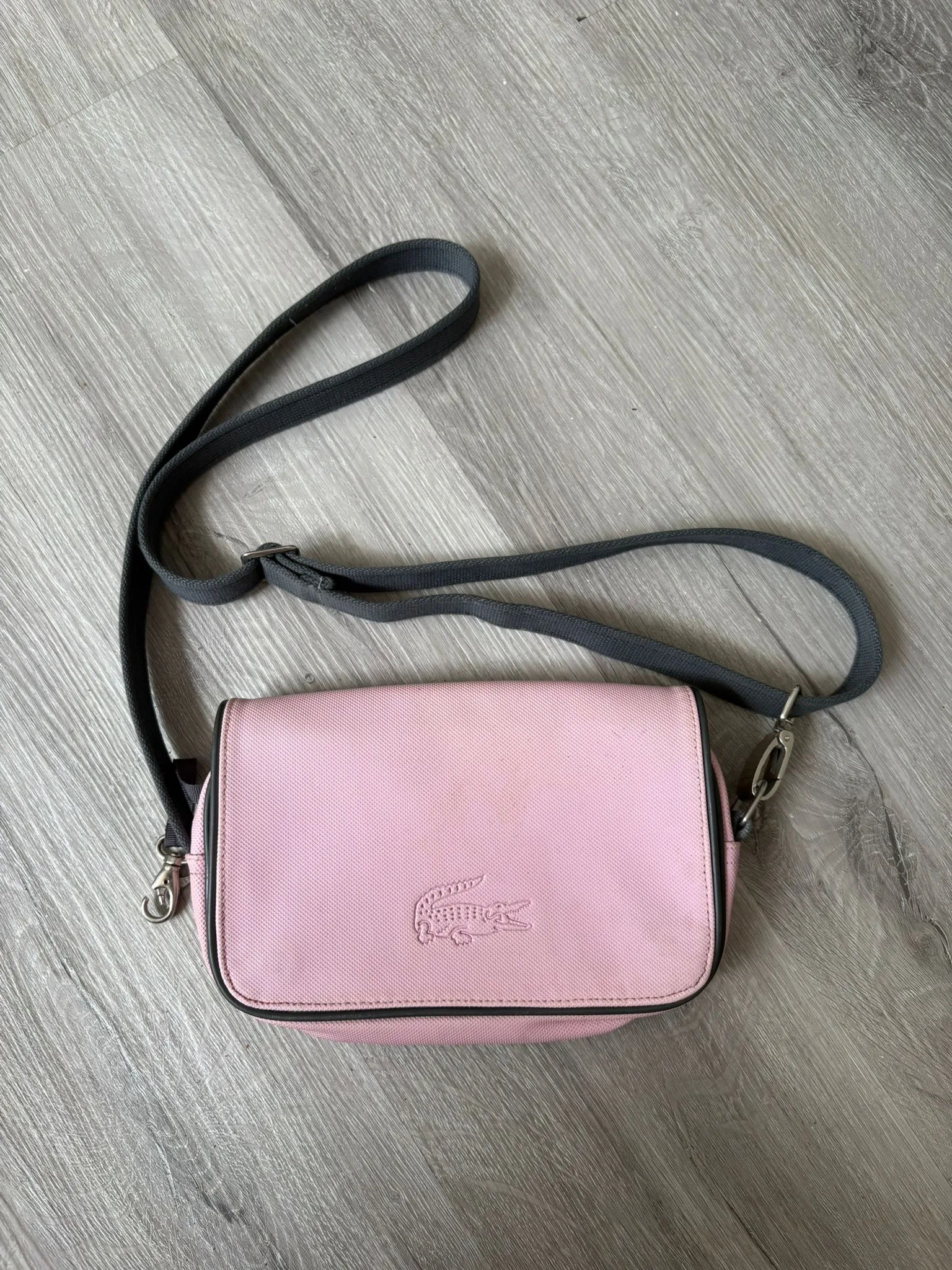sacoche lacoste piquee rose dos