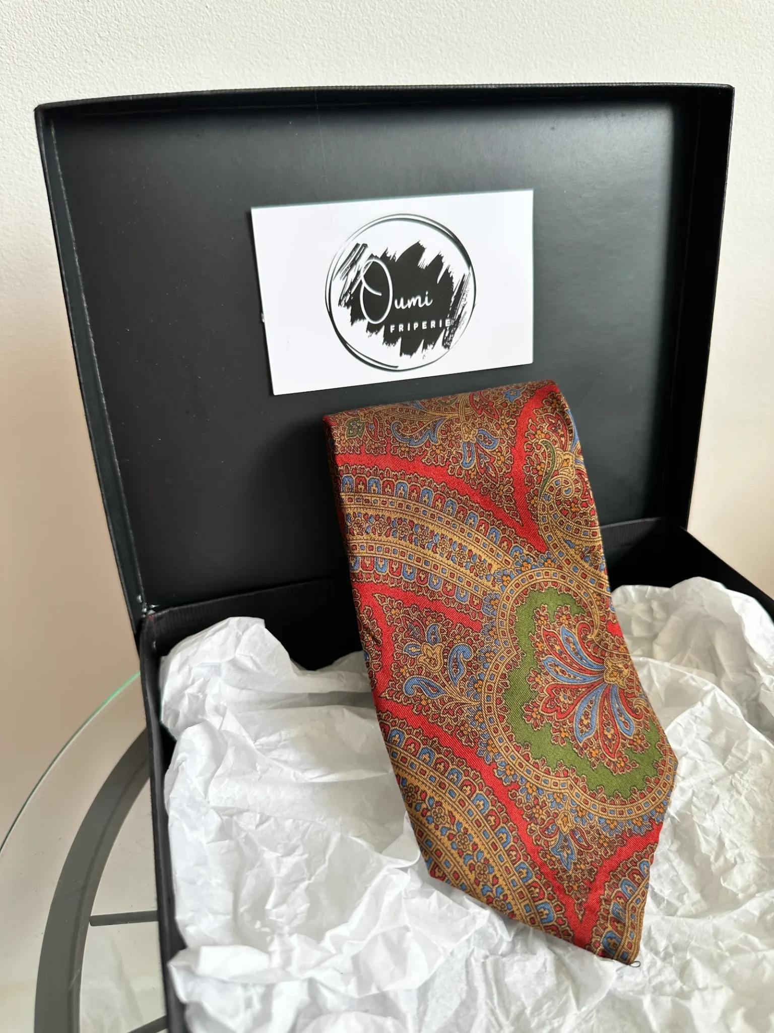 cravate bayard en soie bordeaux motifs cachemire face