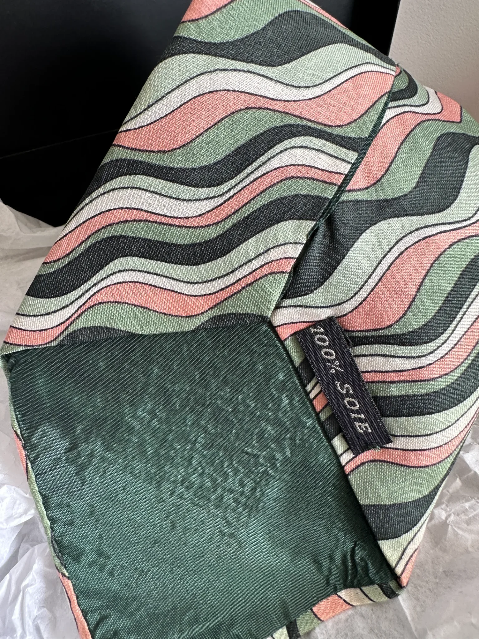 cravate en soie vintage esprit seventies vert rose dos
