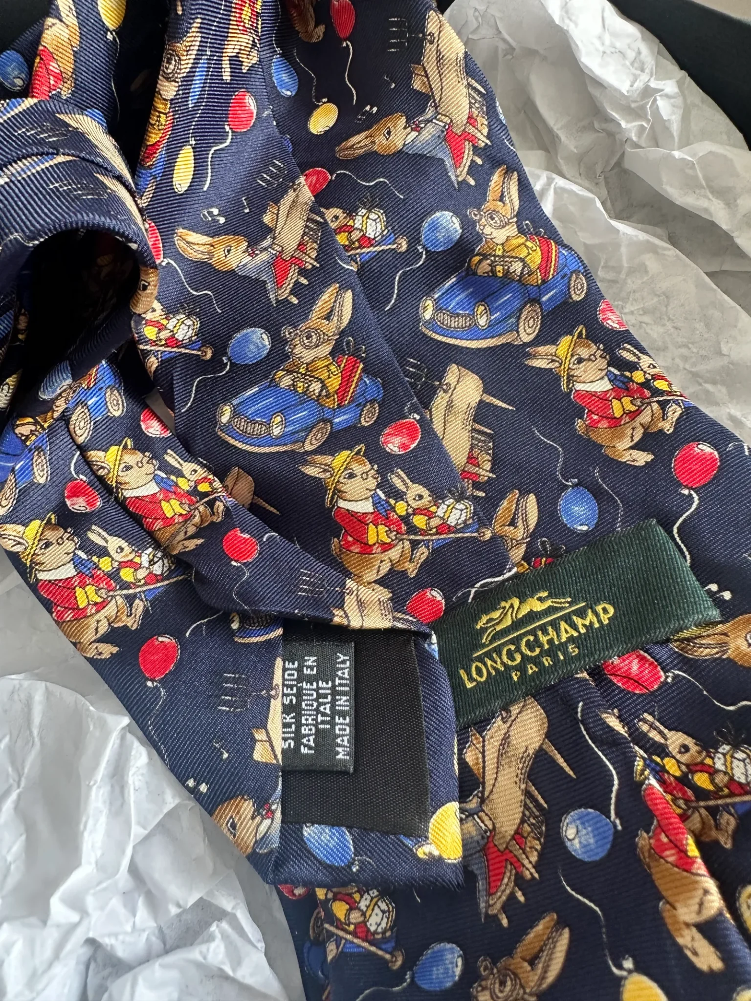 cravate longchamp en soie a motifs lapins bleu dos