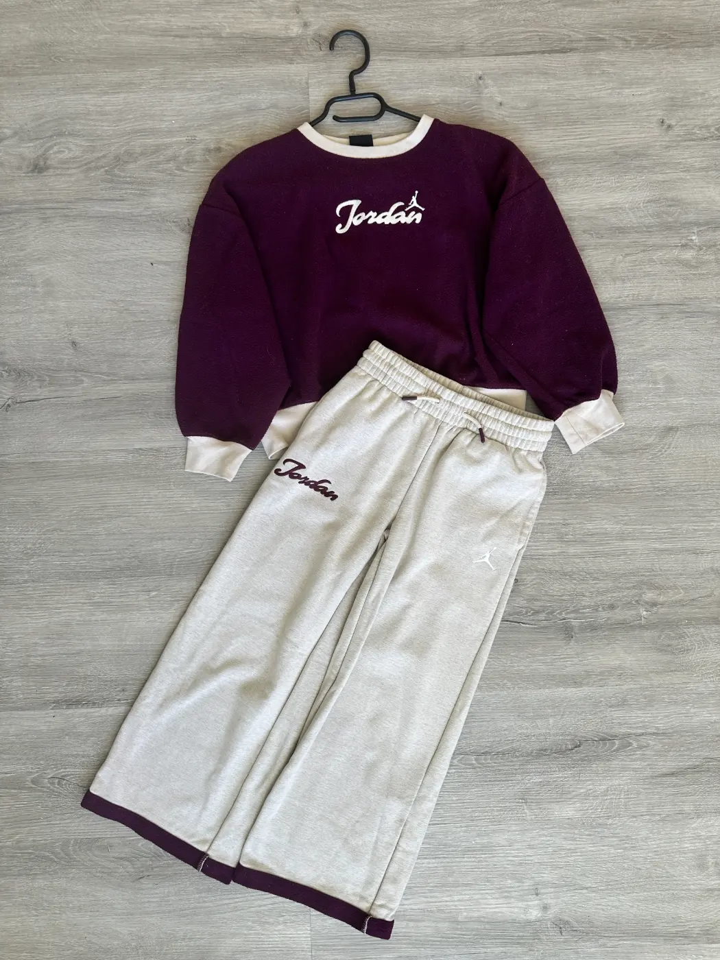 ensemble sweat et pantalon de jogging jordan violet beige face