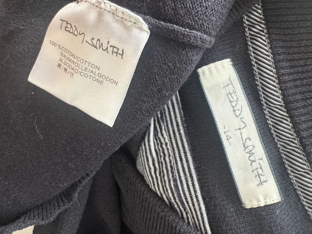 pull col tunisien teddy smith bleu etiquette