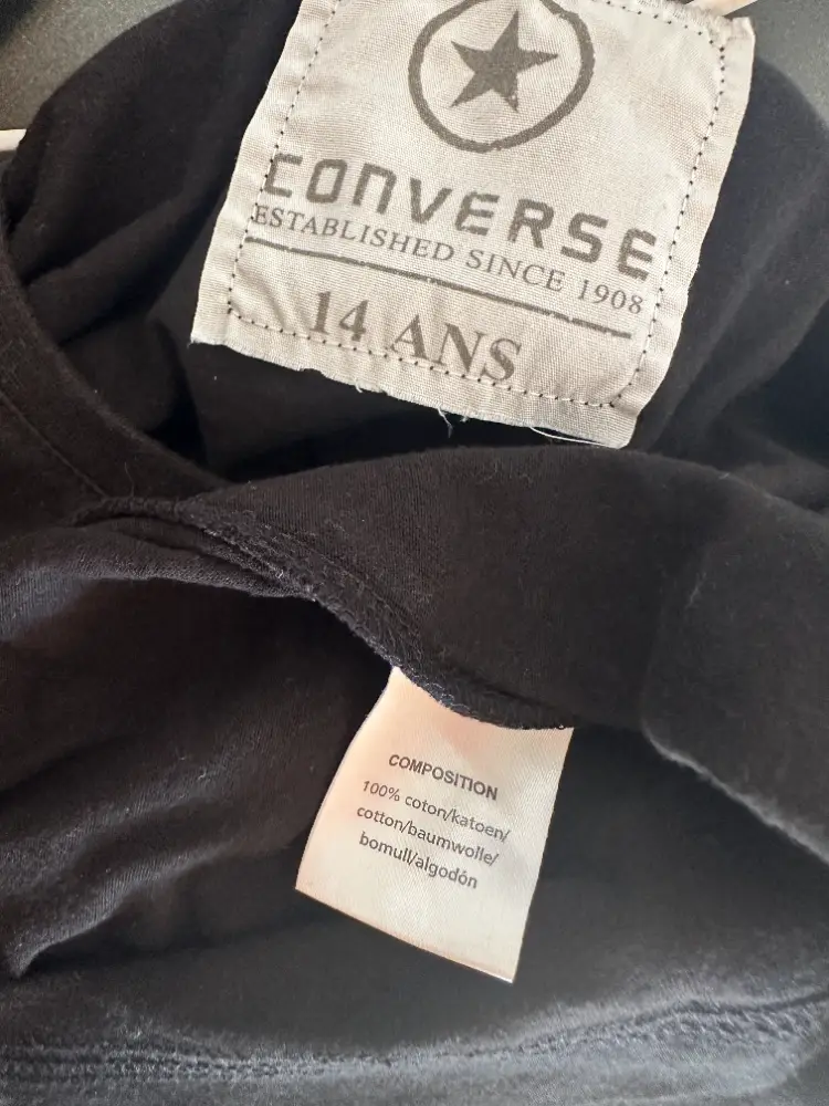 t shirt manches longues converse noir etiquette